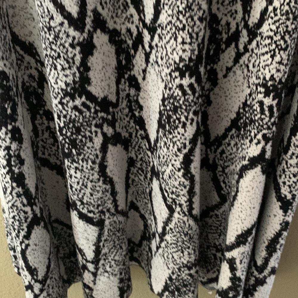 Torrid sweater dress snake prints dress size 2 plus size - Picture 7 of 13
